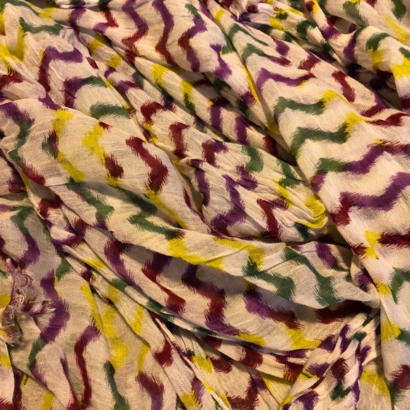 Pattern Scarf - Picture 2 of 2